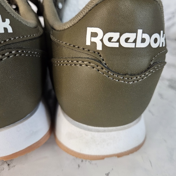 Reebok Classic Leather Army Green Running Sneakers -Men's Size 7 Without Box - Picture 5 of 9